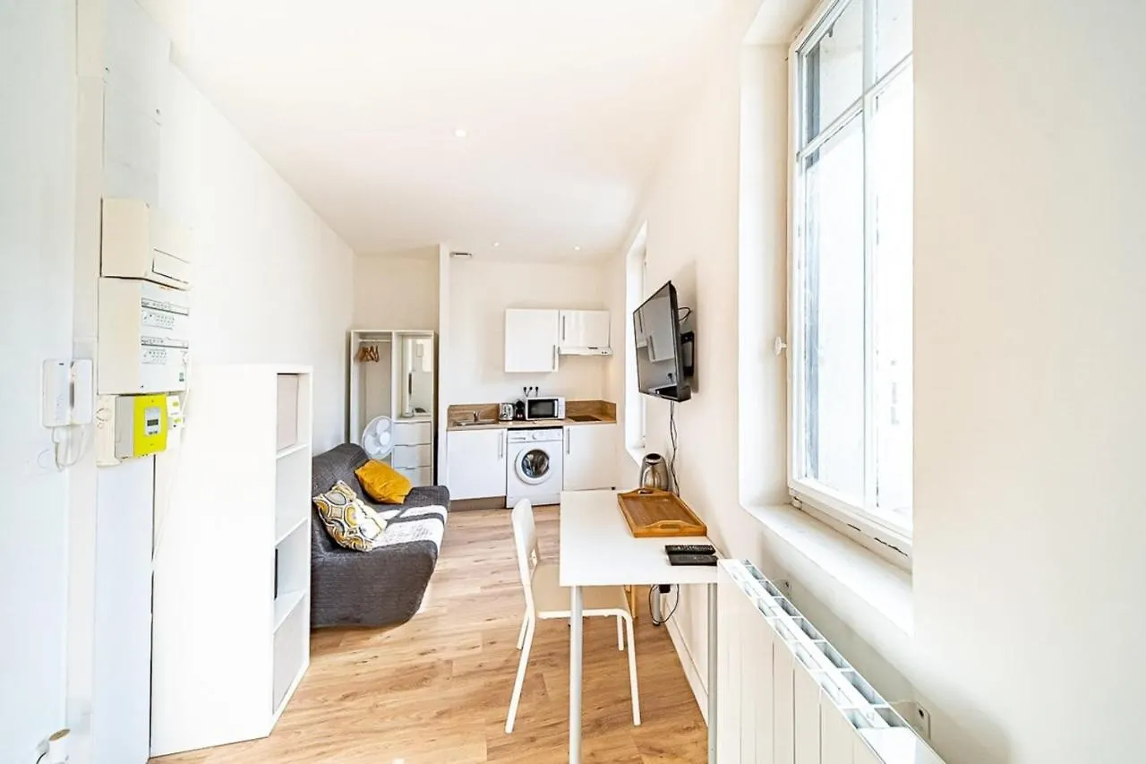 Le Petit George Gouy - Studio Metro Debourg Apartment Lyon France