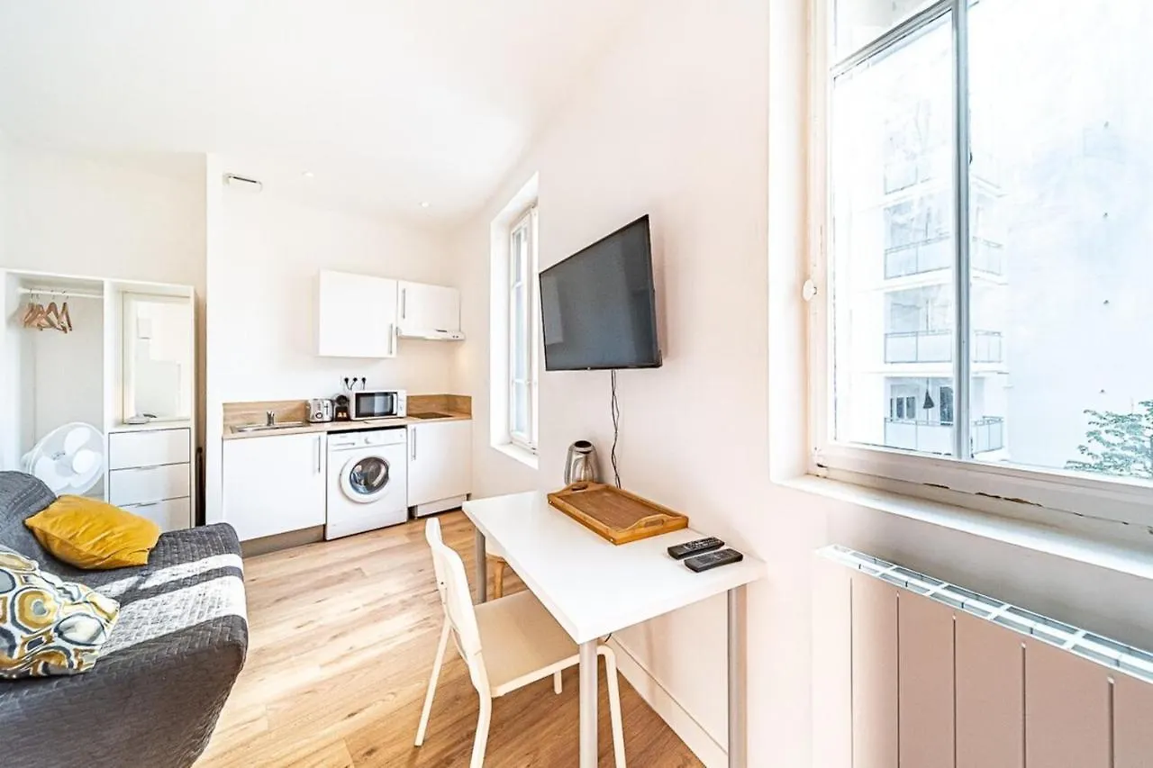 Le Petit George Gouy - Studio Metro Debourg Apartment Lyon 0*,